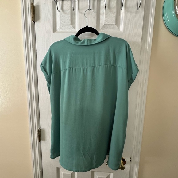 Forever 21 Green Flutter Sleeve Blouse - Picture 5 of 5